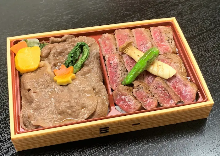 すき焼きとステーキの肉三昧弁当